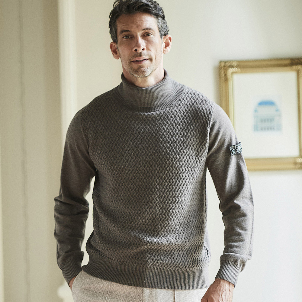 イタリアンキャッシュウール編み柄切り替えタートルネックセーター